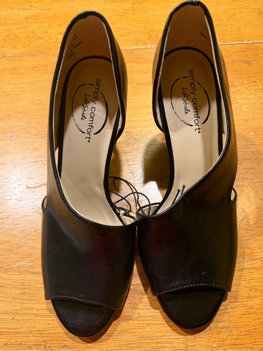 Life Stride Black Open-Toe Women's Sandals